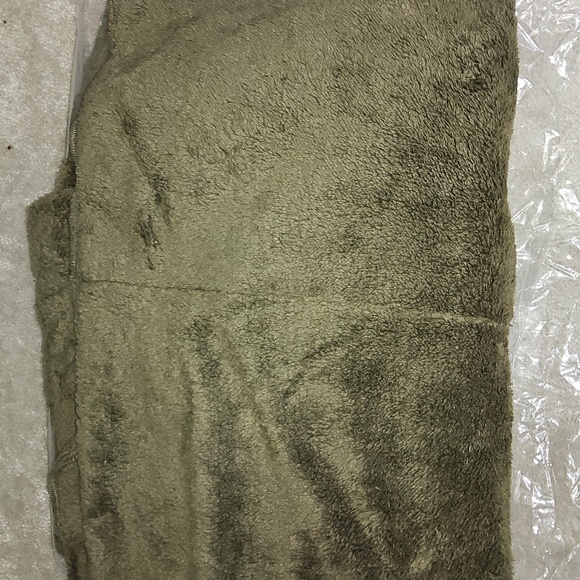 One size Olive Faux fur So Soft plush hooded teddy jacket with pockets - Picture 3 of 4